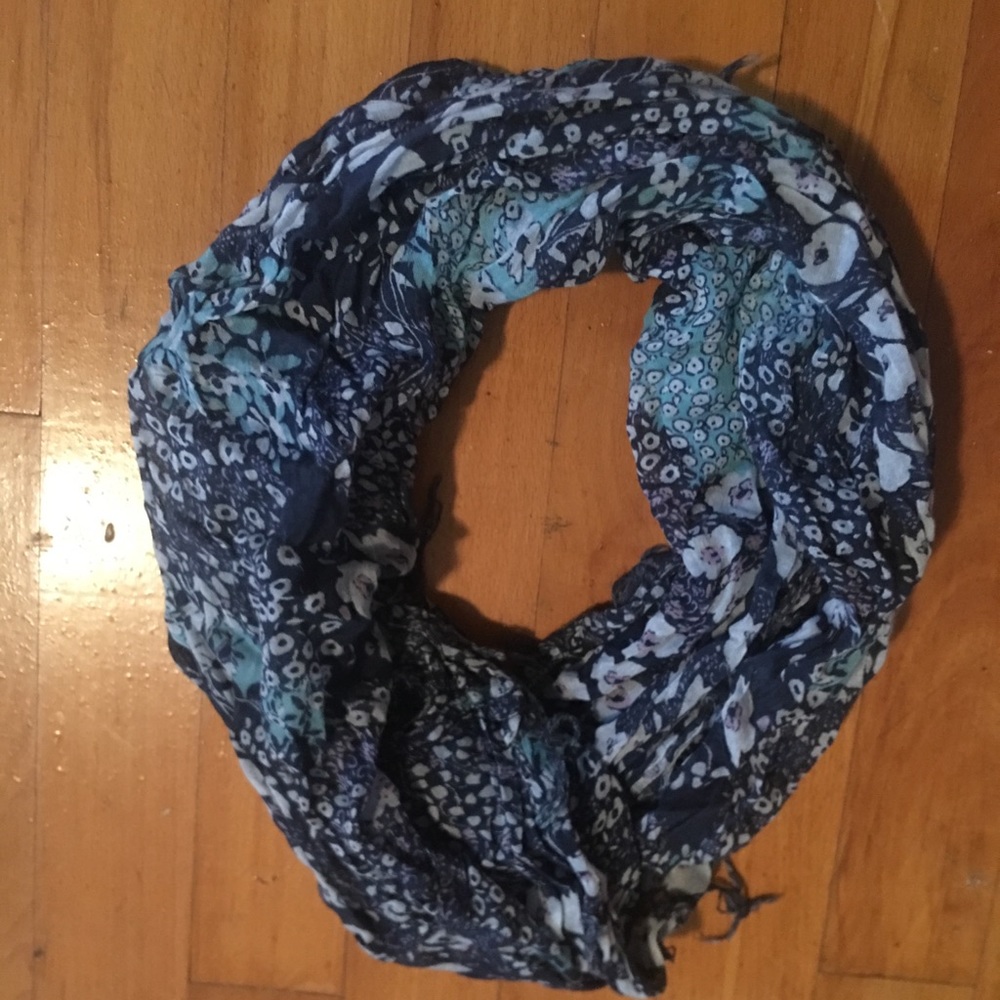 American Eagle infinity scarf